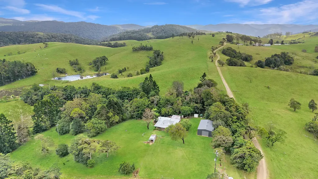 Dalrymple Heights Escape to the Clouds: Serenity at 49 Blacks Road