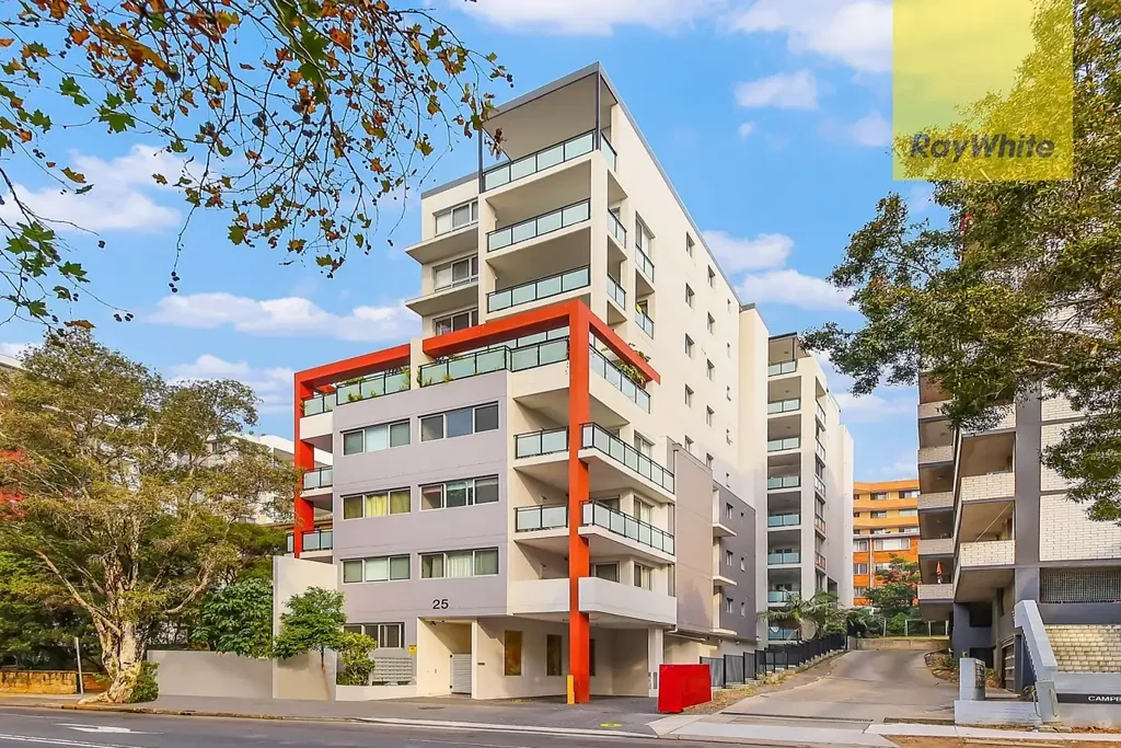 MODERN TWO BEDROOM UNIT IN THE HEART OF PARRAMATTA CBD