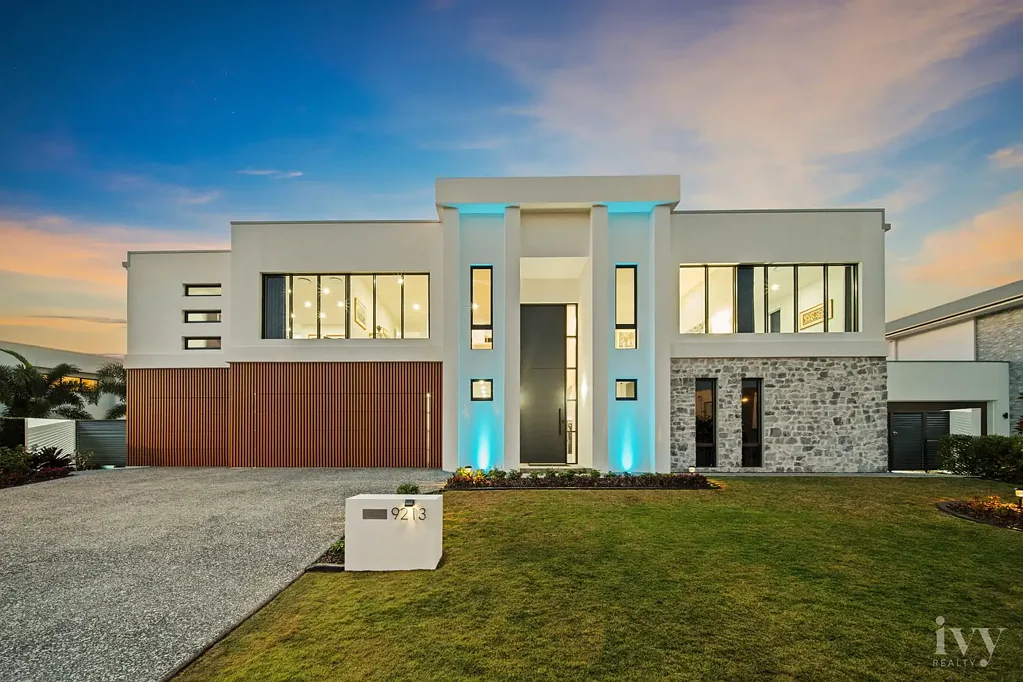 Hope Island 5ห้องนอน World-Class Golf Front Luxury in an Exclusive Resort Setting