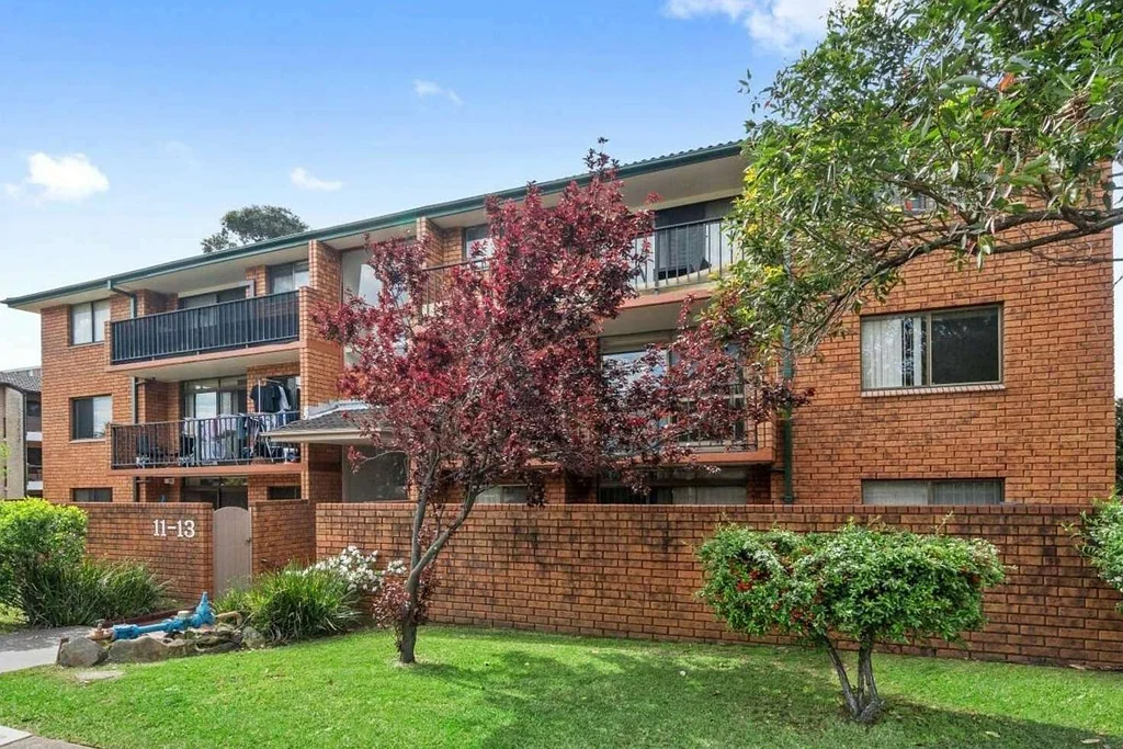 Spacious Two Bedroom Apartment in Convenient Location