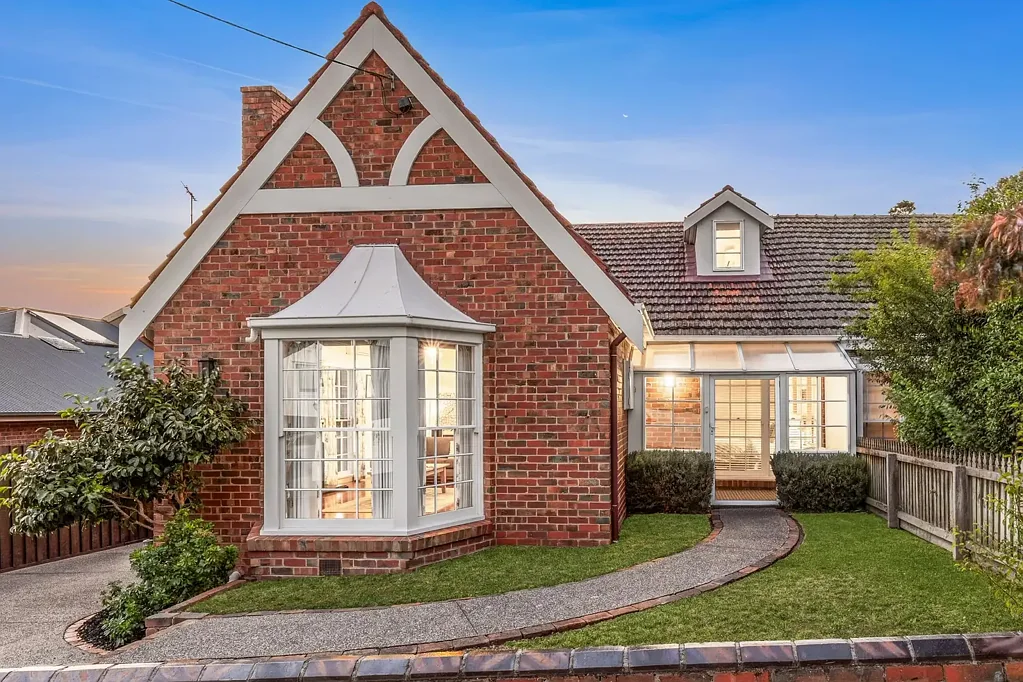 2B Harcourt Street, Newtown, VIC 3220