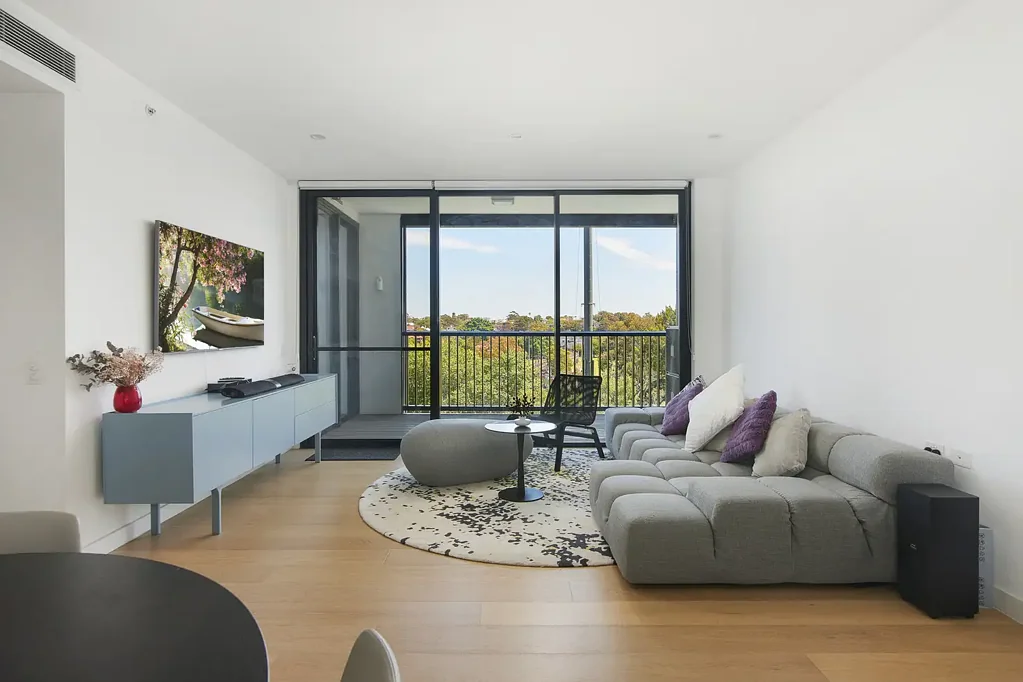 Cityside style in a chic, oversized apartment