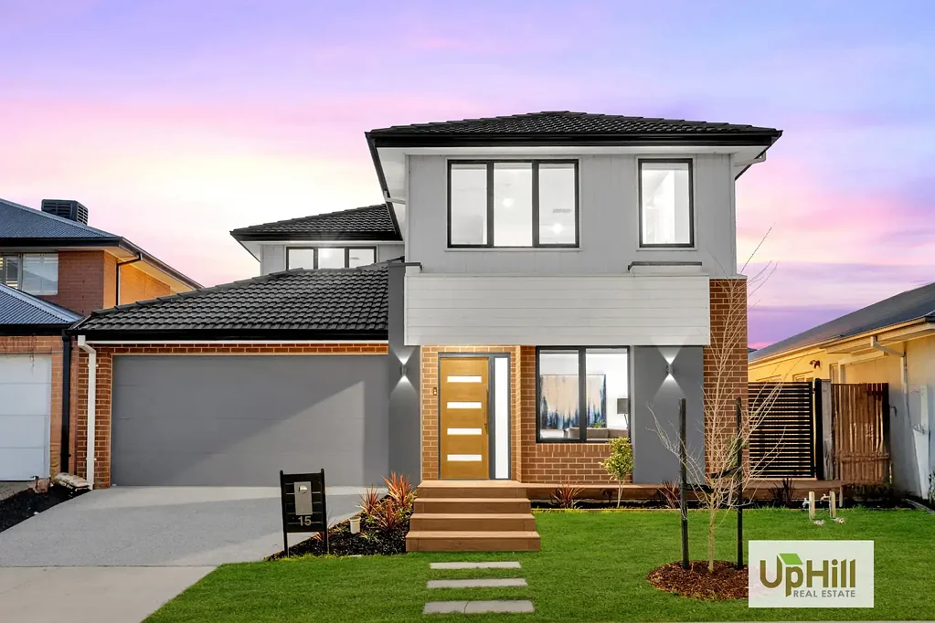 15 Burnbank Parade, Clyde North, VIC 3978