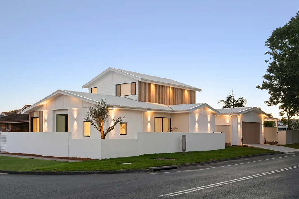 Booker Bay 5房  An Architectural Coastal Estate Defined by Scale, Craftsmanship and Composure