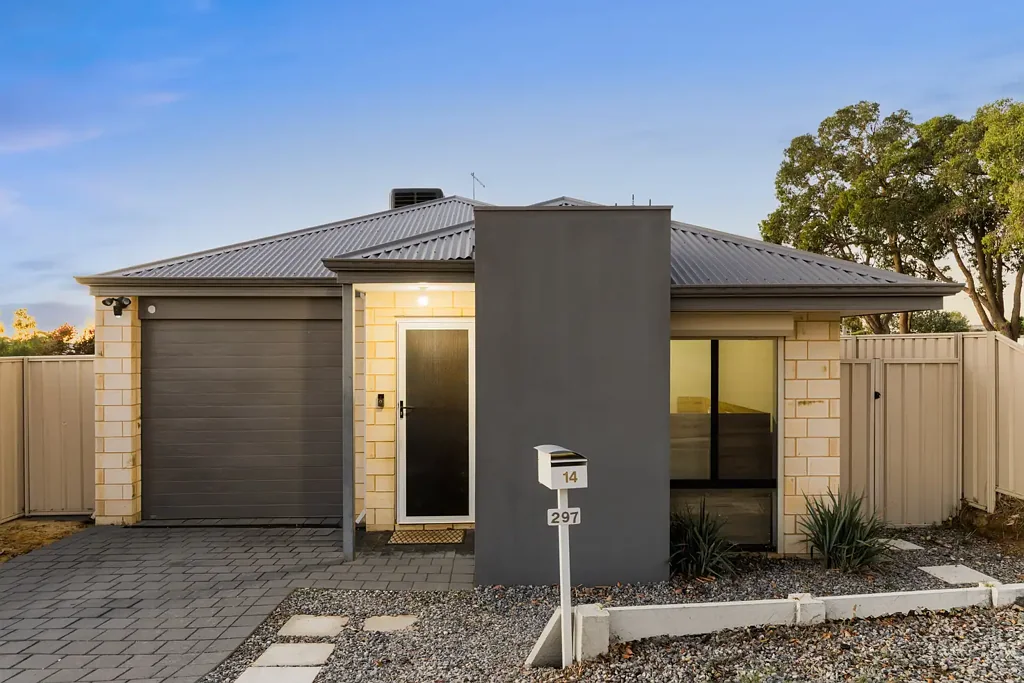 Modern, Low-Maintenance Living in a Convenient Location!