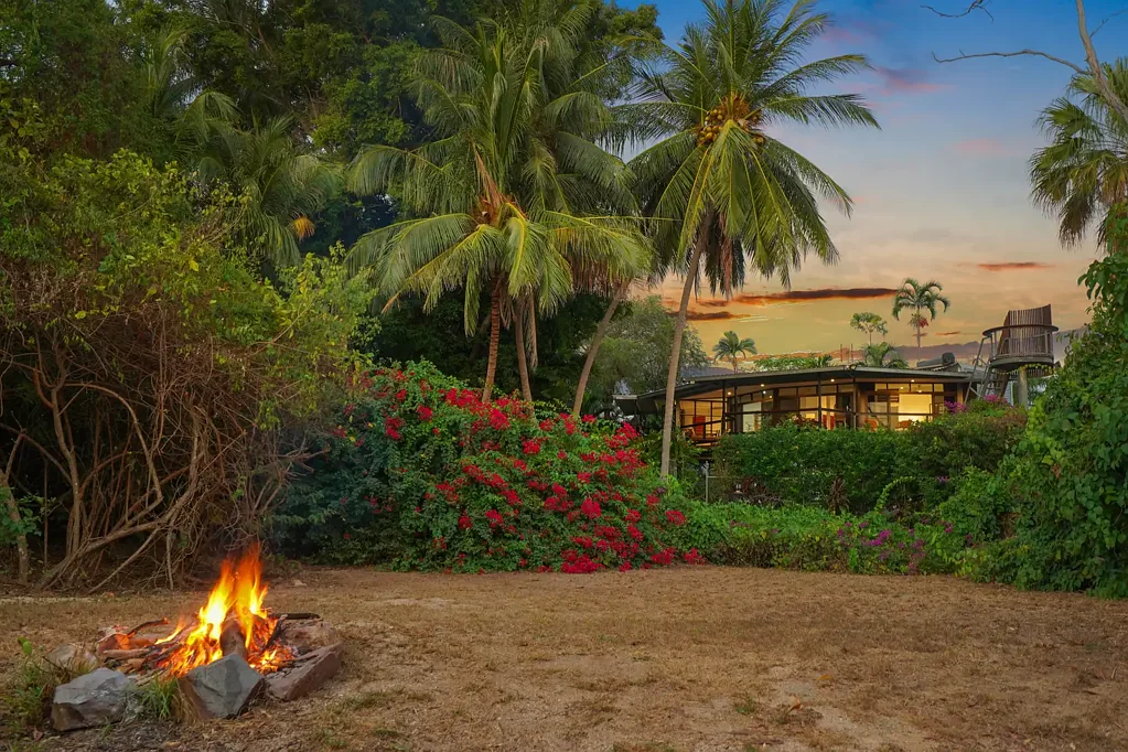 Coconut Grove 3ਬੈੱਡਰੂਮ Stunning ocean outlook from premium beachfront position!