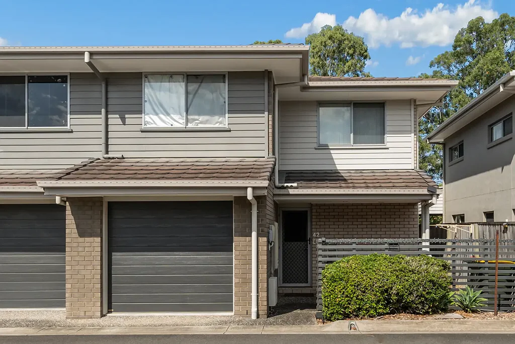Who Else Wants Exclusive Town House in Great Community
