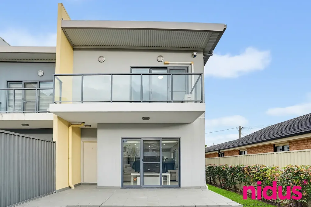 Rooty Hill 2房 距离车站150米，距离商店100米 – 朝东北两卧室联排别墅，占地234平方米 150m to the Station, 100m to the Shops – North-East Facing 2 Bedroom Townhouse on 234sqm