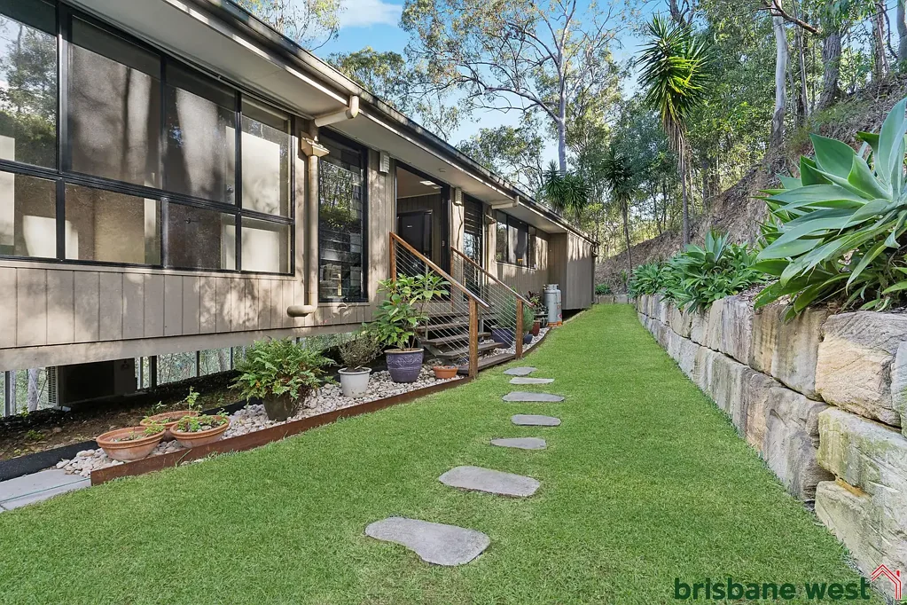 742 Haven Road, Upper Brookfield, QLD 4069