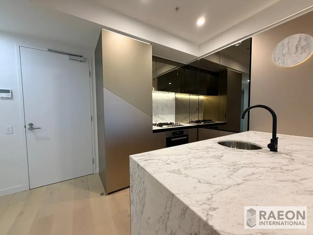 Modern Luxury in the Heart of Melbourne: Spacious Apartment with Top Amenities