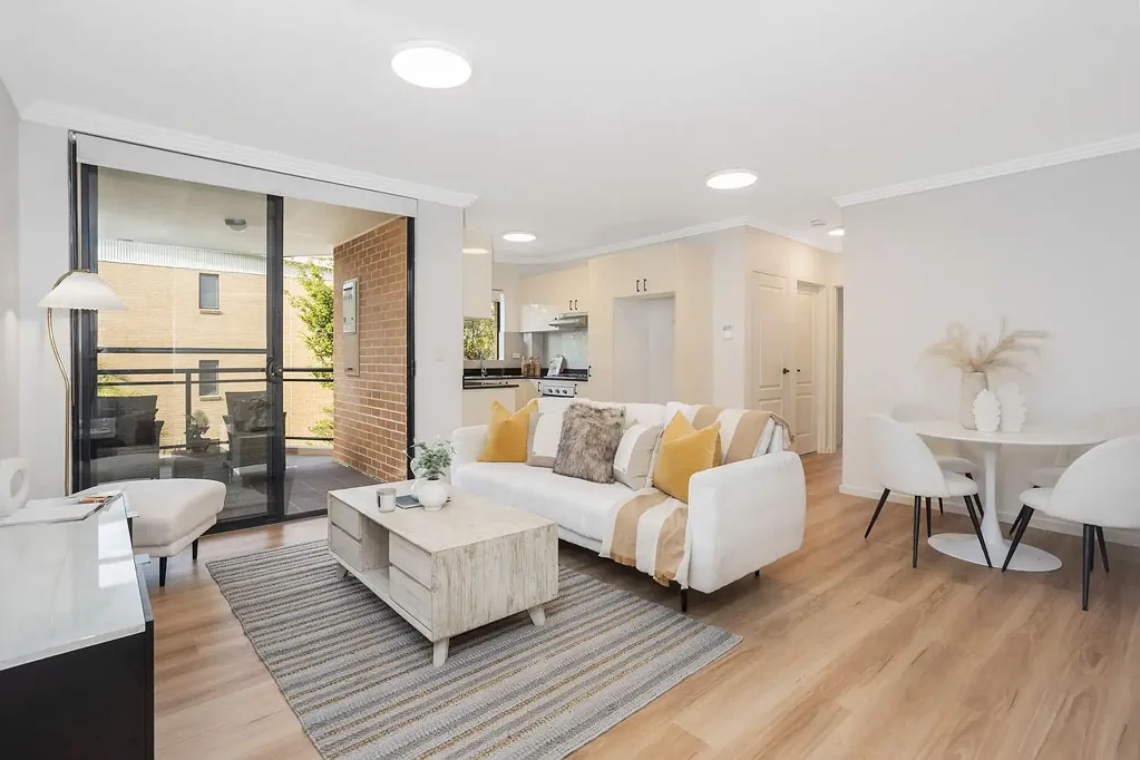 Caringbah 2Moenga Stylish First-Floor Haven in Coveted Quartet Community