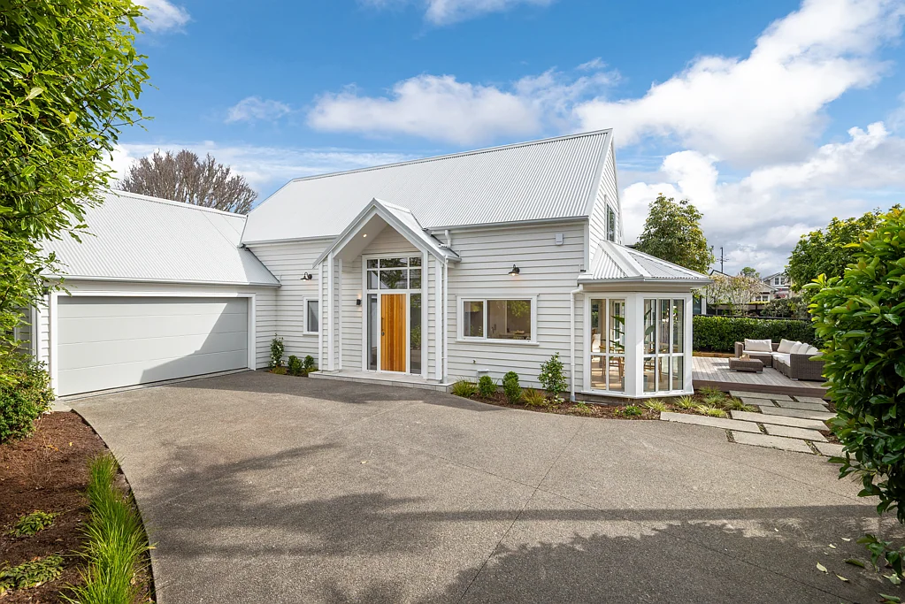 Devonport 4房 重建升级，焕然一新！功能性与流动性完美结合，近渡轮码头/海滨，拎包入住！ Refined, Rebuilt, Reimagined