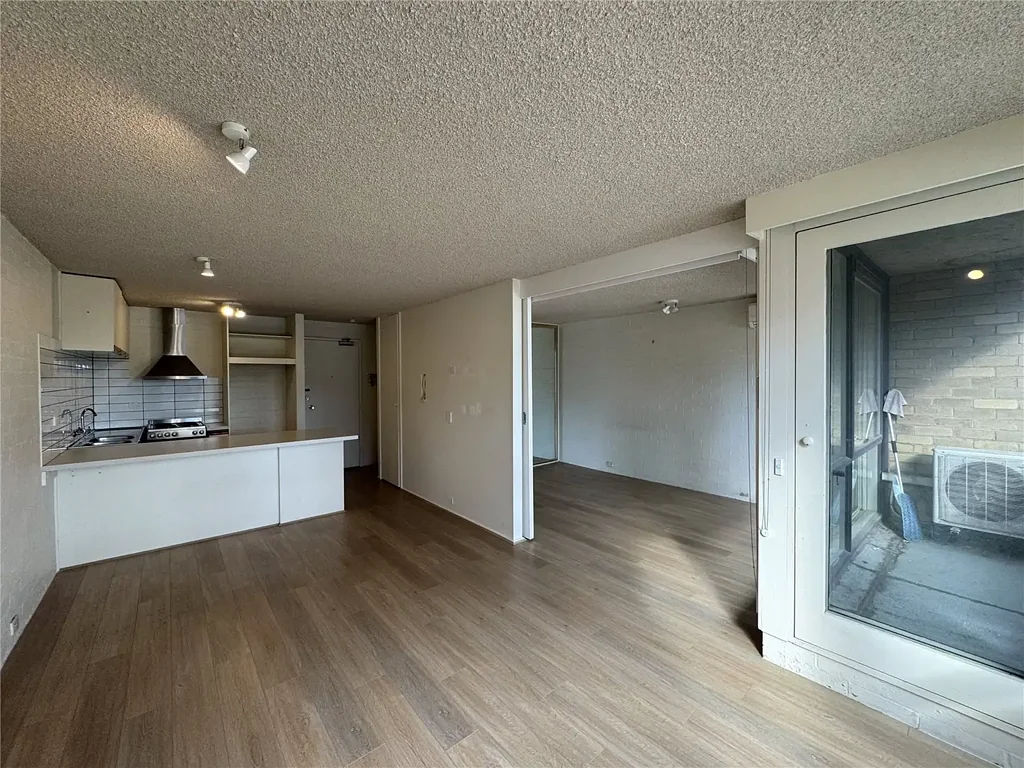 Immaculately location, Unfurnished 1-Bedroom Apt with 1 Car Space and Storage for Lease