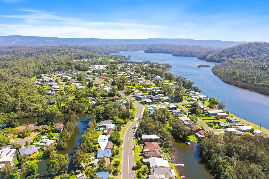 Lake Conjola 3 Slaapkamer A Hidden Waterfront Gem with Endless Potential - Holidays start here!