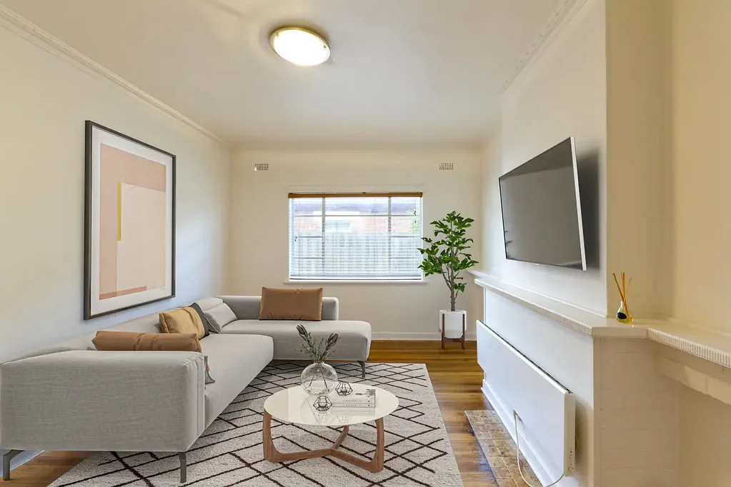 Art Deco Ground Floor Apartment in a Prime Position
