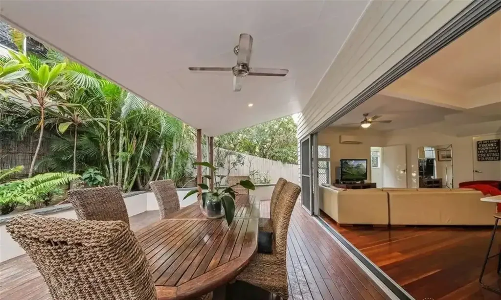 Modern Fully Furnished Luxury Townhouse in Milton