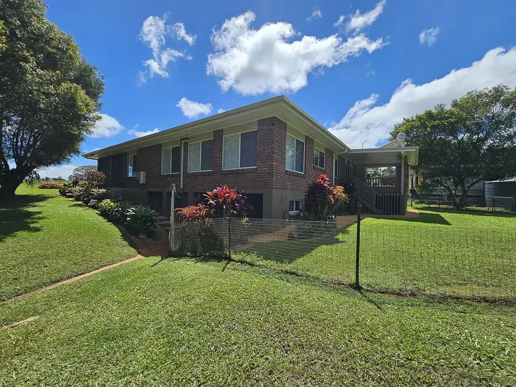 Malanda 4 Bedroom 140m Creek Frontage on 5571m2