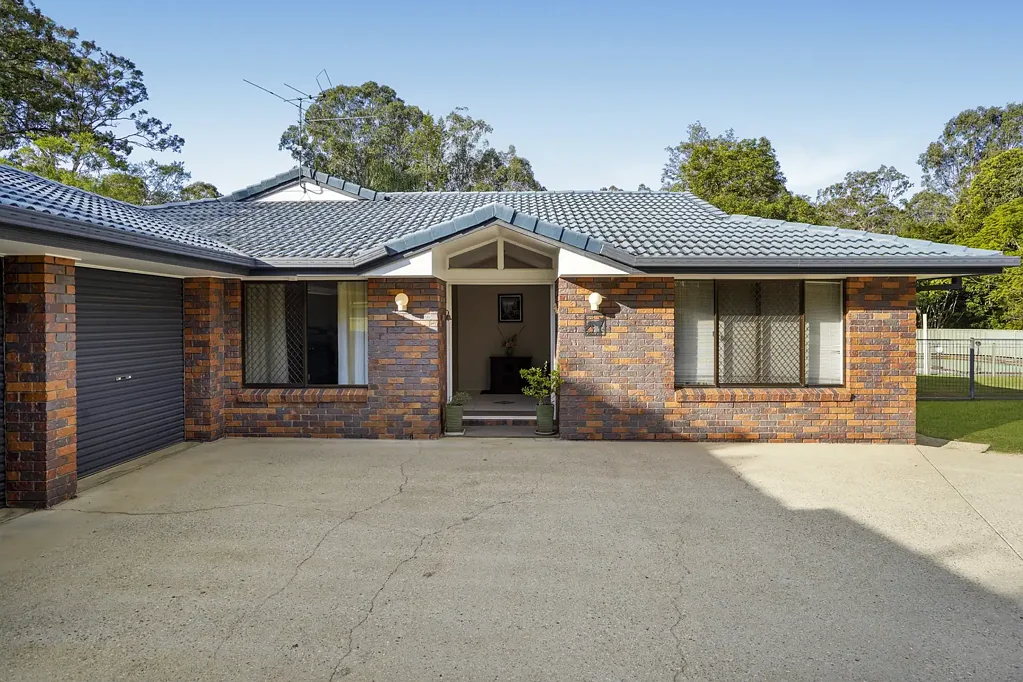 Cashmere 5房 带泳池、棚屋和无限潜力的私密家庭庄园，占地7,110平方米 Private Family Acreage with Pool, Shed & Endless Potential on 7,110sqm
