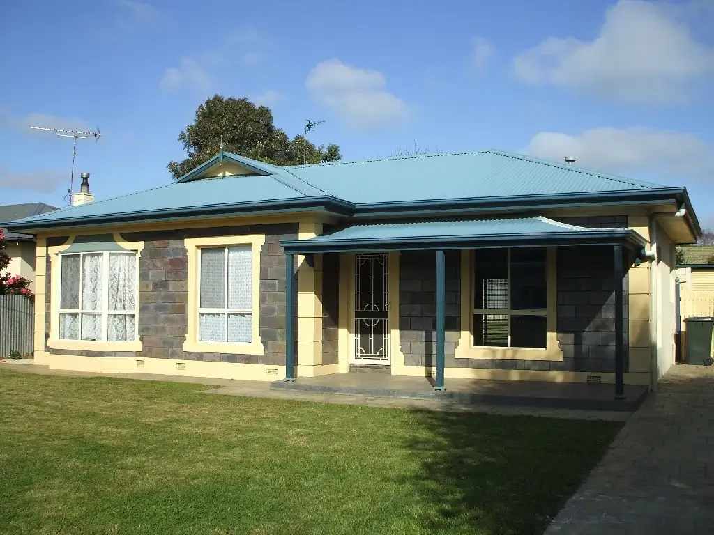 VERY CENTRAL FAMILY HOME