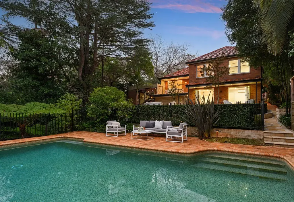 Roseville 4房 宁静的家庭港湾，精美翻新，乐享现代生活 A Peaceful Family Sanctuary, Beautifully Renovated for Modern Living