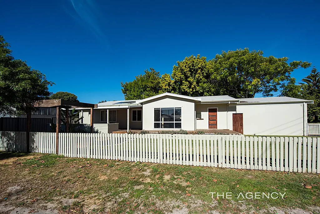 West Busselton 3 Bedroom Add your own touch to this Character 1950’s Residence  Home Open 23rd May 11am - 11.45am