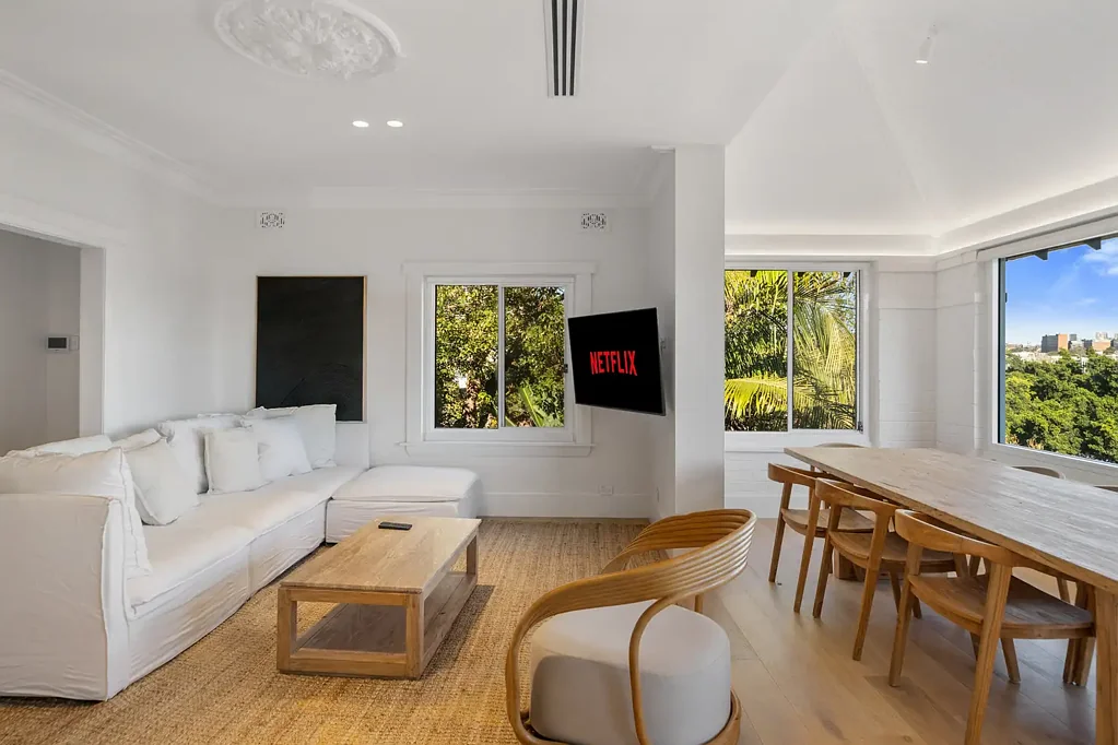 Fully Furnished Luxury 2 Bedroom Waterfront Penthouse with Iconic Harbour Views