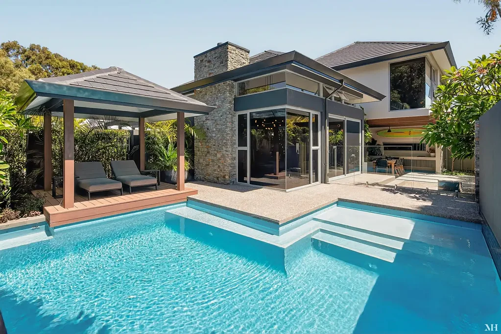 West Leederville 4Moenga SPACIOUS MODERN FAMILY LIVING IN PRIME LOCATION