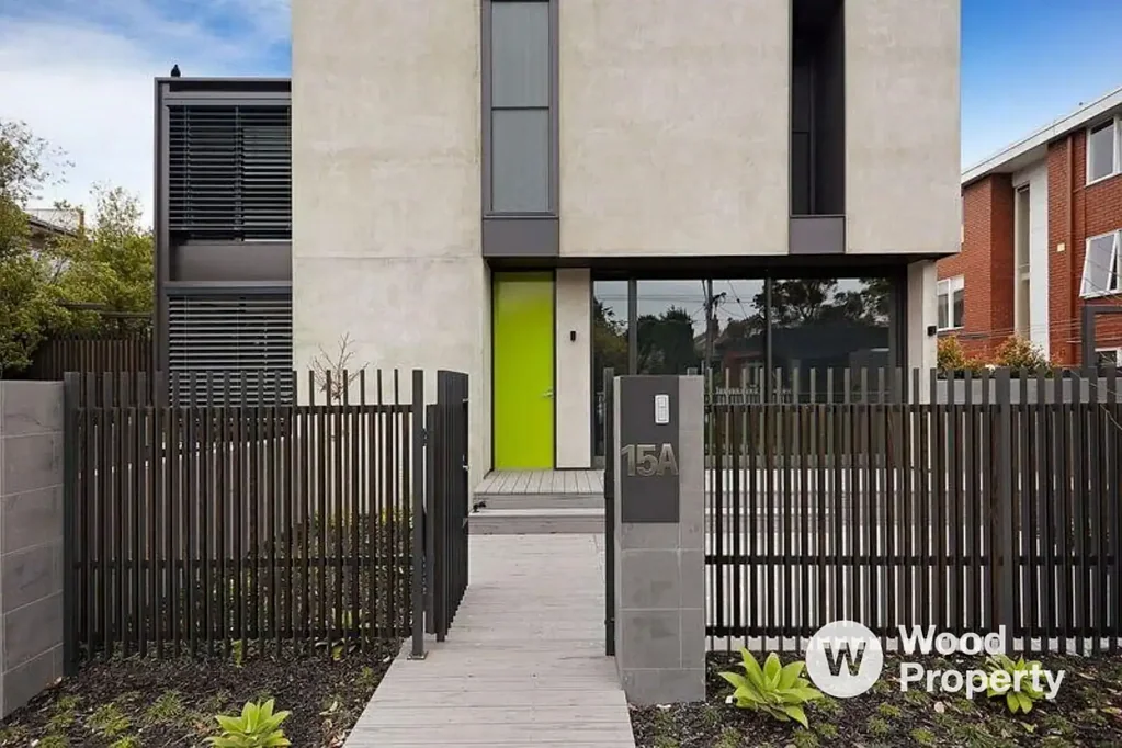 Luxury Three-Storey Townhouse with Double Garage and Wine Cellar