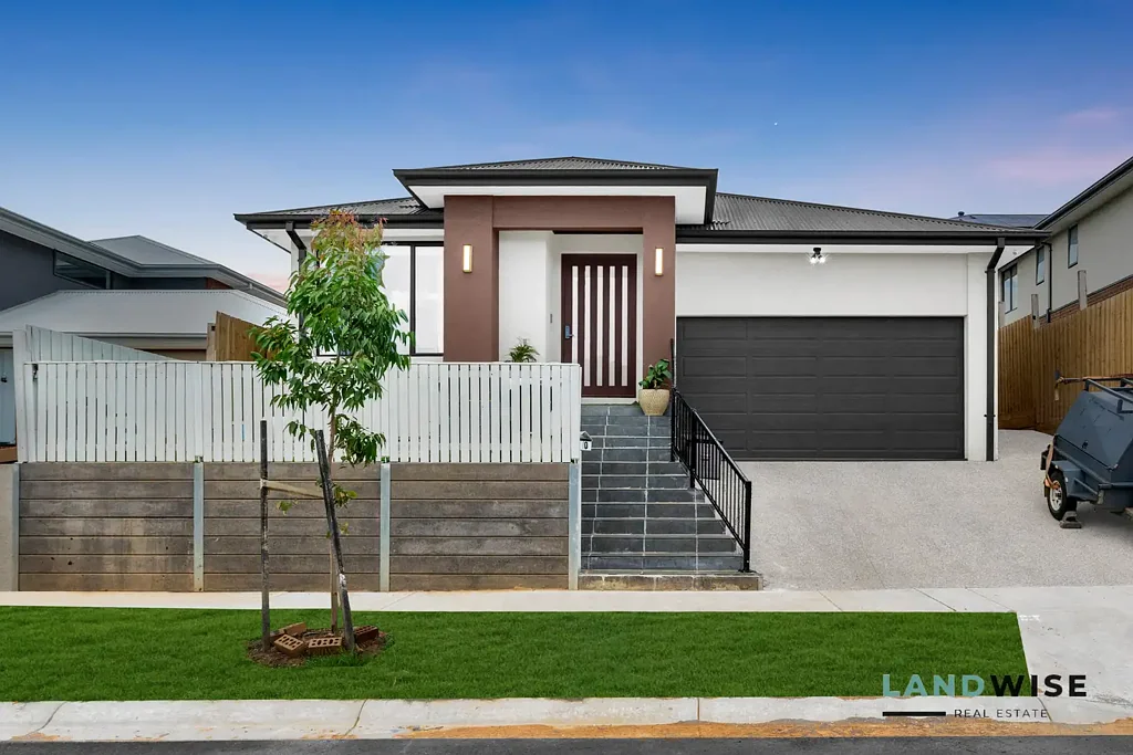 Maddingley 4 Bedroom Modern Family Home with Stunning Features