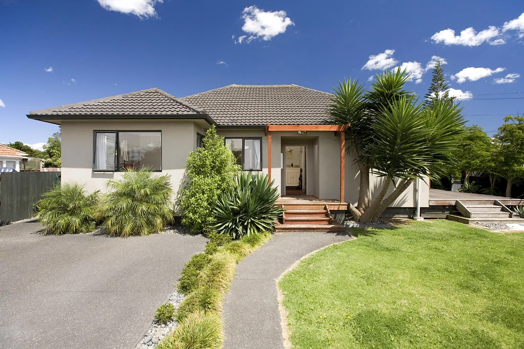 POINT ENGLAND - 3 bedroom home