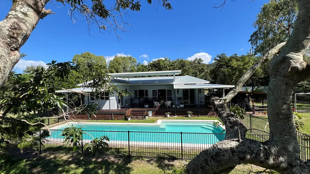 Port Douglas 4 Bedroom RESORT STYLE HAVEN 10 minutes to THE PRISTINE BEACHES OF PORT DOUGLAS.