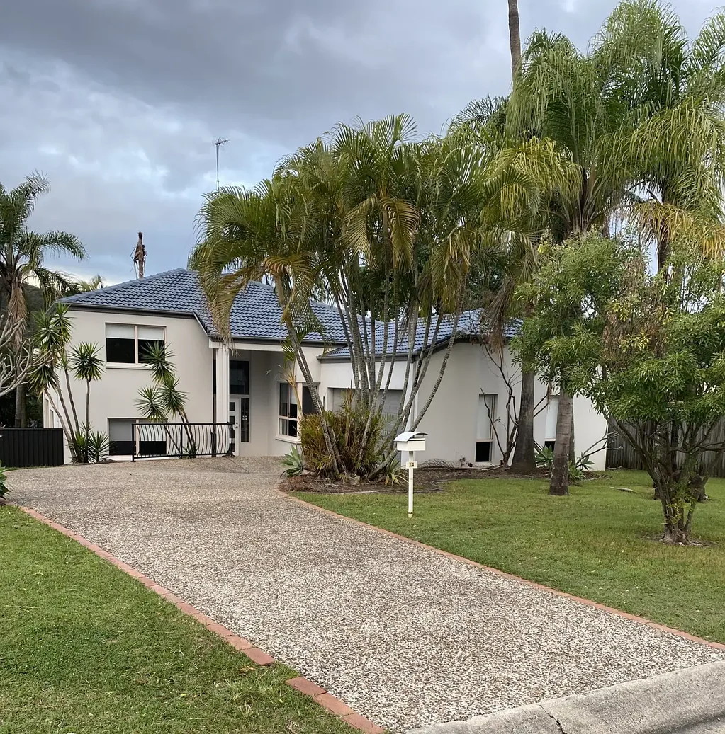 BEAUTIFULLY RENOVATED FAMILY HOME IN QUIET PARKWOOD CUL-DE-SAC