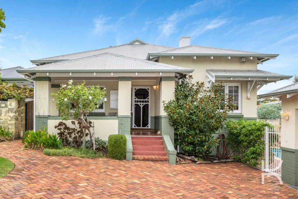 Bicton 4 Bedroom Character, Comfort with a Touch of Country