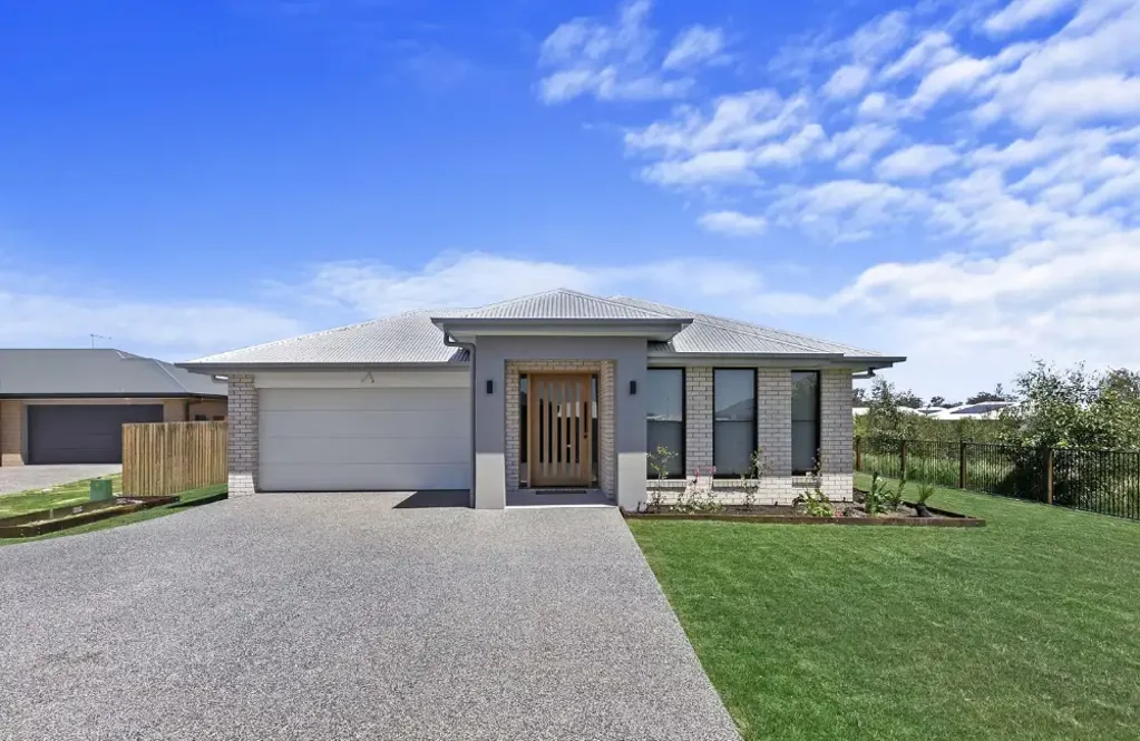 1st week rent FREE! Luxury Family Home in the Heart of Hervey Bay