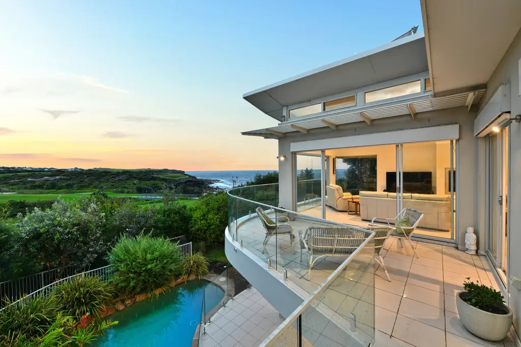 Little Bay 4Phòng ngủ Luxury Coastal Masterpiece on Little Bay Beach, Absolute Golf Course Frontage & Uninterrupted Sea Views