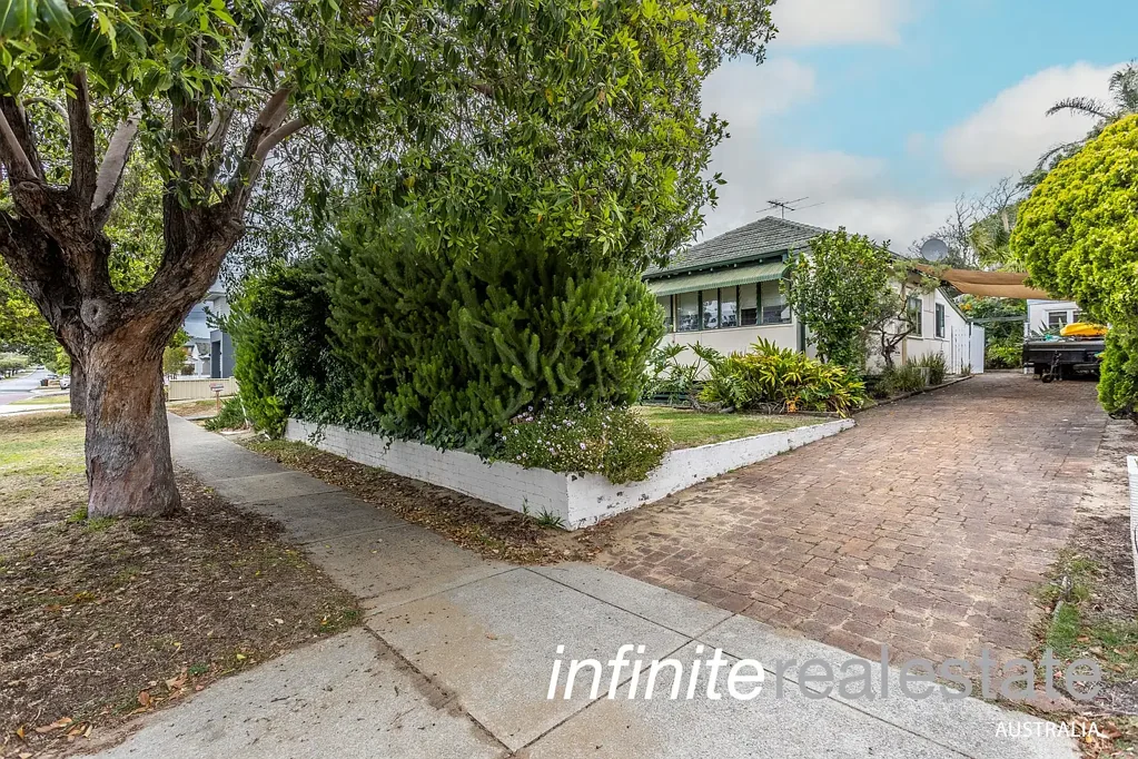 Gorgeous 3 x 1 with Study - Modern Bathroom and Kitchen in the Heart of Doubleview !!