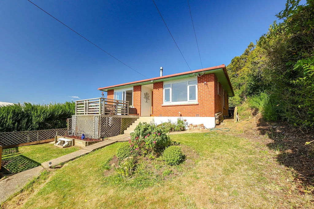 Unfurnished Sunny 3 Bedroom Home