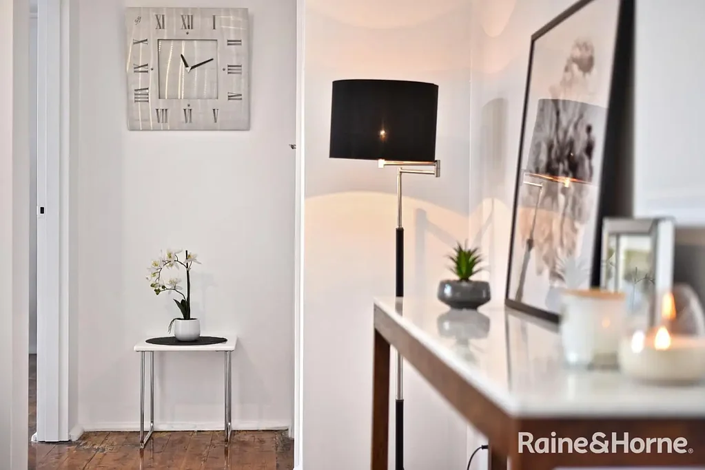 Well Positioned & Updated 1 Bedroom Unit