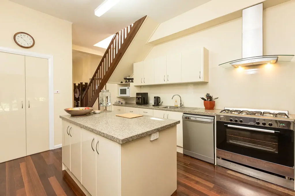 Mildura 4房  A Charming Family Home - Centrally Located!