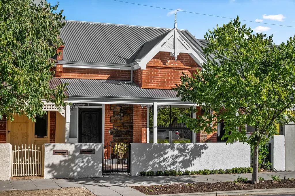 Adelaide 4房  Renovated City Cottage with Charm, Comfort & a Studio Space.