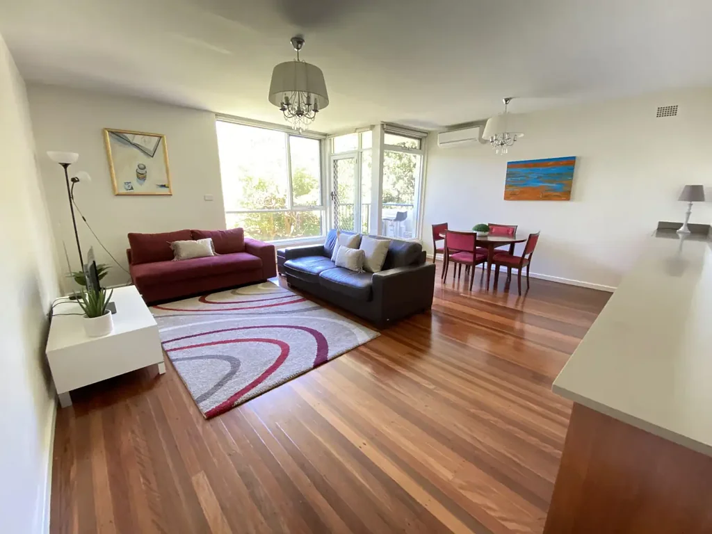 Furnished renovated Executive apartment, 150 m to Wollstoncraft station, 5km to CBD