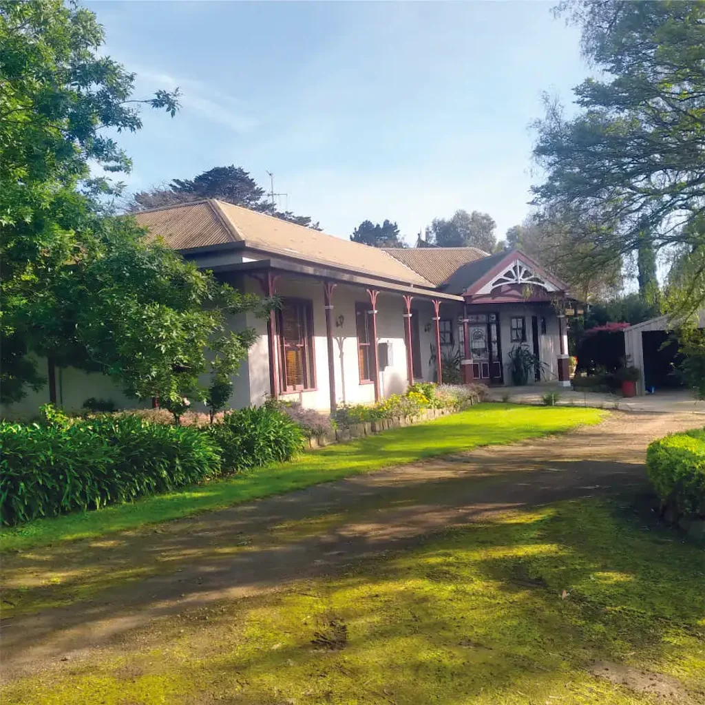 Woodford Secluded 4 Bedroom Home set on 5 Acres in Woodford Vic with Panoramic Valley Views
