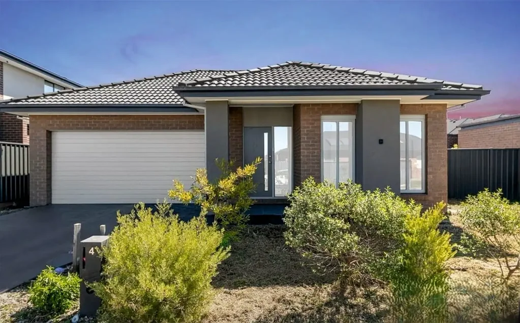Elegant Family Living | Minutes from Karwan Primary School, Riverdale Shopping Centre & Melbourne Grand Mosque