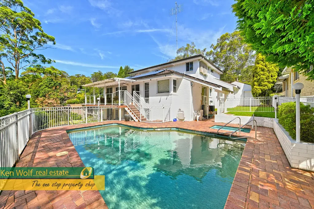 Luxury Family Home in Killara
5 Bedrooms | 4 Bathrooms | Multiple Living Spaces | Pool & Spa | Solar Panels | $2,195 per week | Available Now