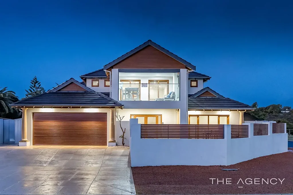 Mindarie 4 Bedroom Oceanside Luxury Living – Superbly Renovated Coastal Retreat with Panoramic Sea Views