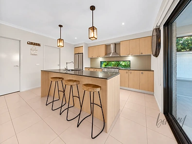 रसोईघर - 10 Yarradale Drive, Mickleham, VIC 3064