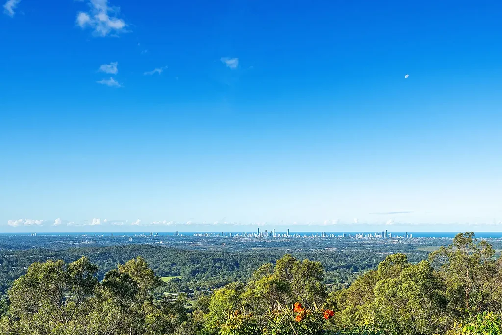 Panoramic Acreage Retreat with Pool – Tallai