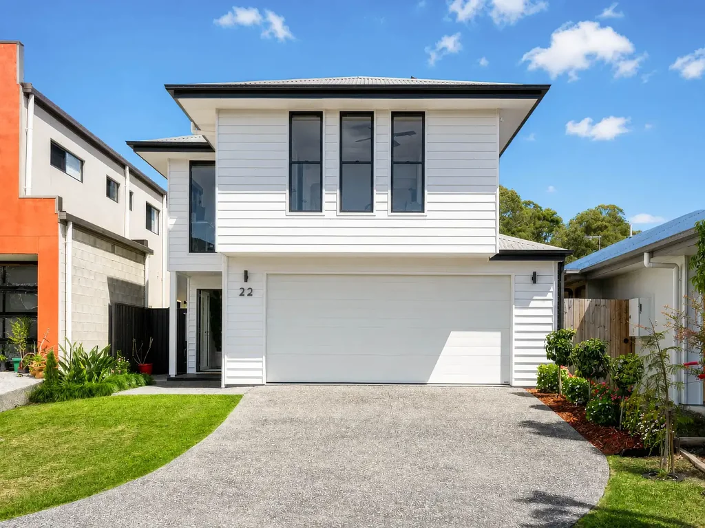 Karawatha 4 Bedroom Contemporary Family Excellence in a Peaceful Karawatha Pocket