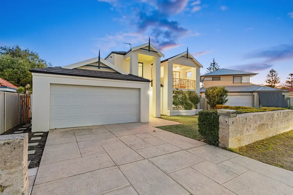 27 Rialto Place, Halls Head, WA 6210