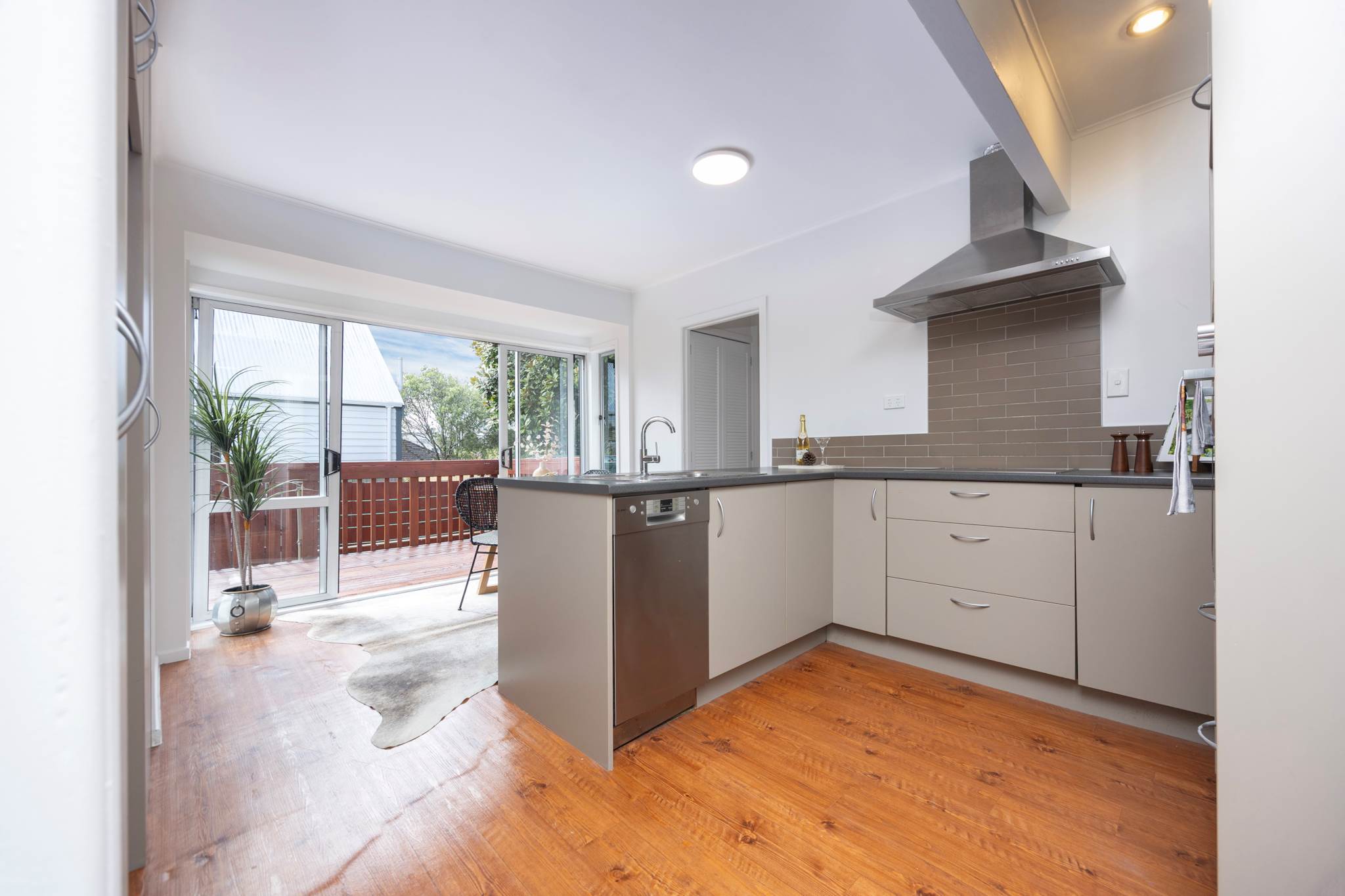1/12 Neil Avenue, Te Atatu Peninsula, photo 8